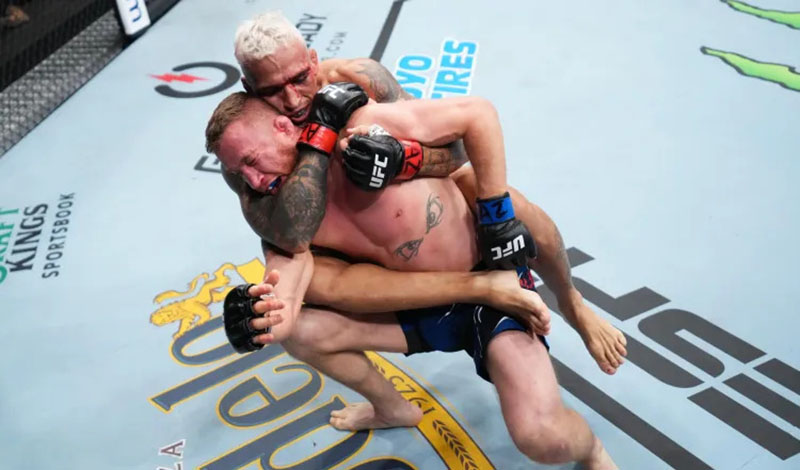 charles oliveira justin gaethje foto