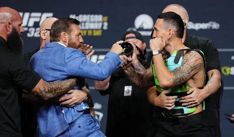 conor mcgregor max holloway 022