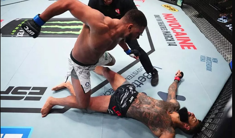 Mario Pinto νοκ άουτ στον Austen Lane