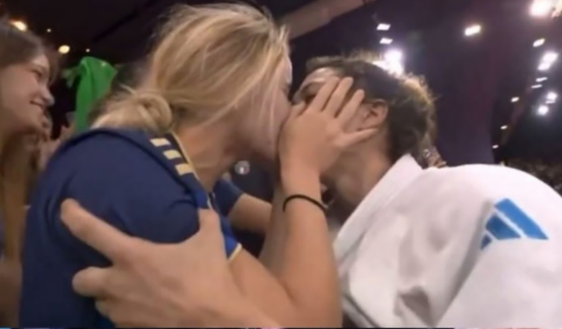 alice bellandi kiss