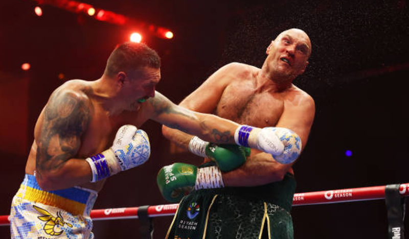 oleksandr usyk punches tyson fury