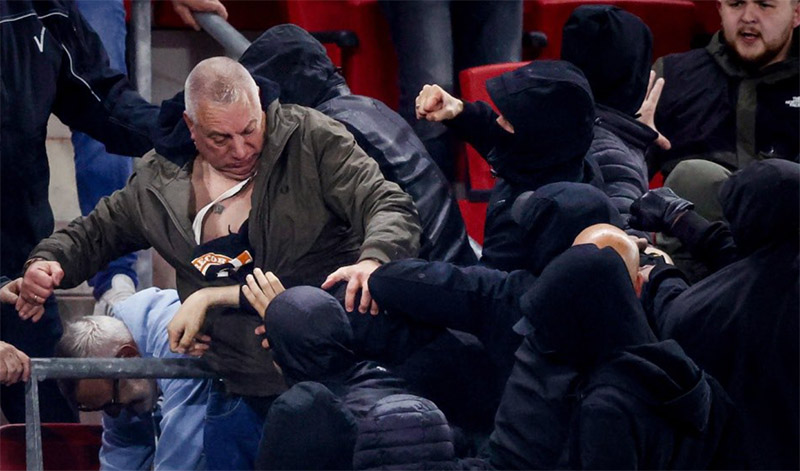 poios einai o knollsy