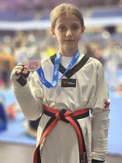 aderfes kakareli 2885