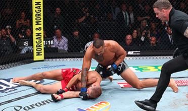 ΣΟΚΑΡΙΣΤΙΚΟ KO από τον τραυματισμένο Carlos Ulberg στον Jiri Prochazka - Νέος πρωταθλητής στα 93 κιλά!